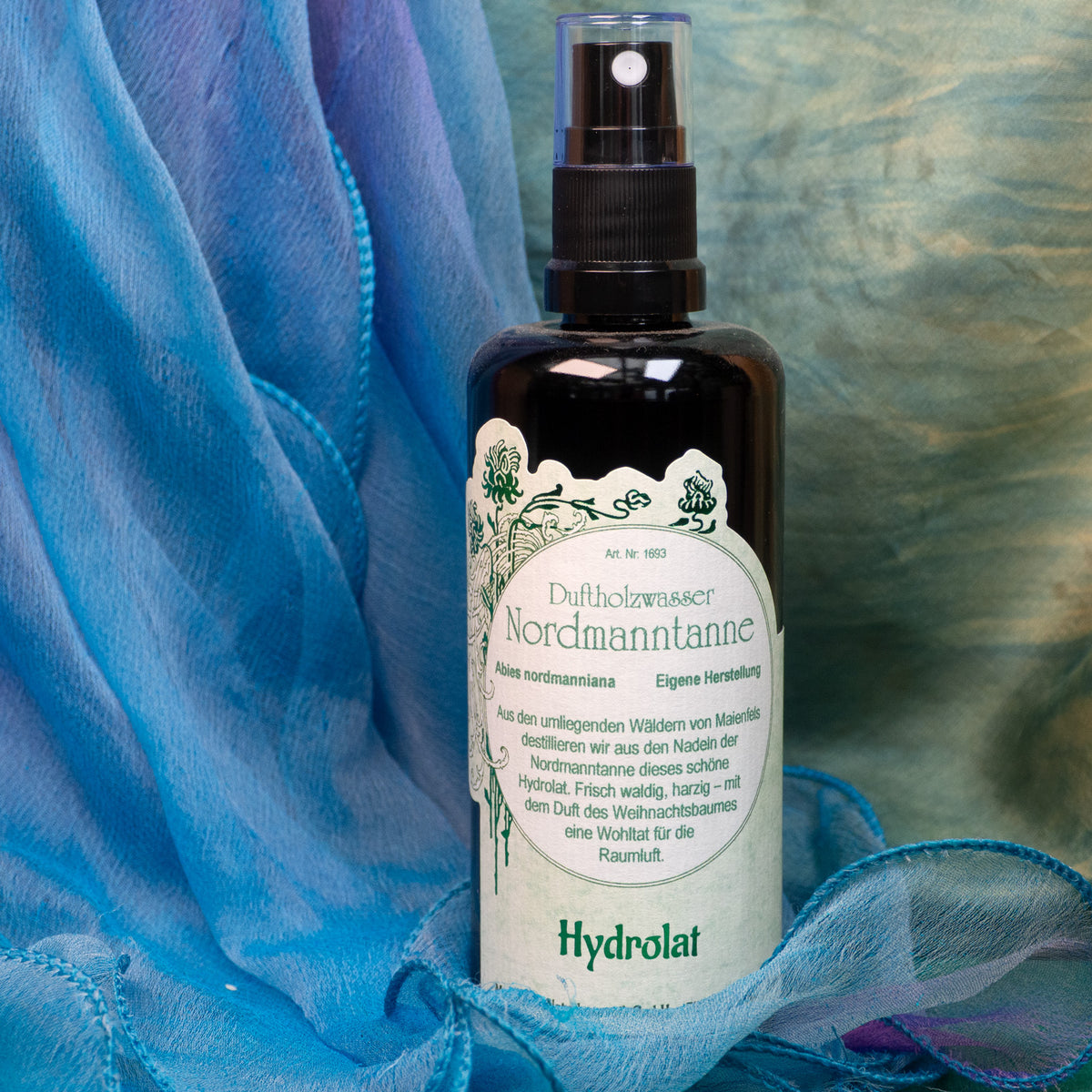 Hydrolat mit blauem Hintergrund