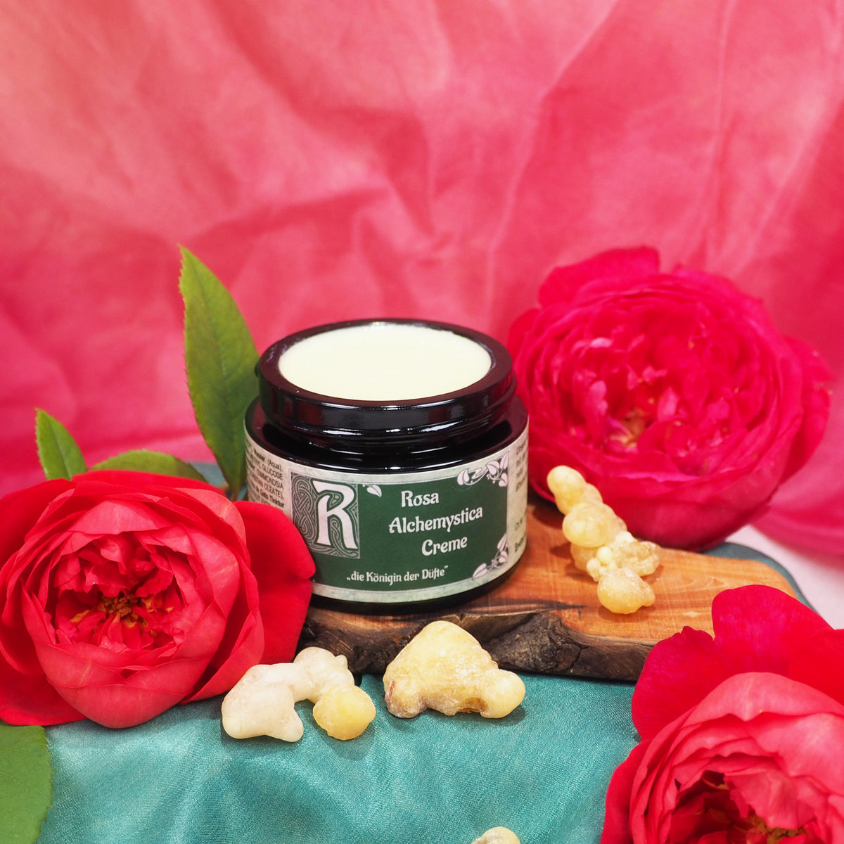 Geöffneter 35ml Rosa Alchemystica Creme Tiegel